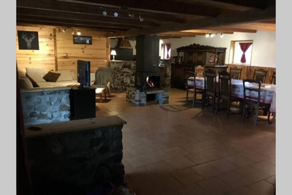 Chalet En Pleine Nature Pour 12 Personnes เบสเซต์-แซงตานัสแตส ภายนอก รูปภาพ